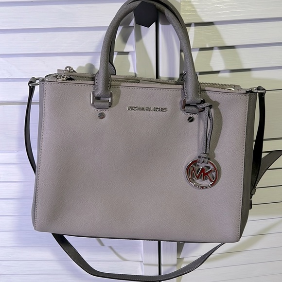 Michael Kors Handbags - Michael Kors Sutton Pearl Gray two toned leather Satchel purse.